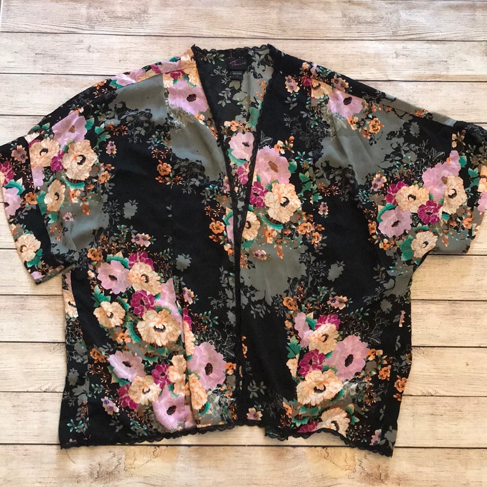 Beautiful Torrid Floral Kimono 3